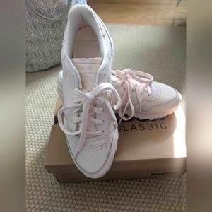 Womens Reebok classic leather runners size 7.5